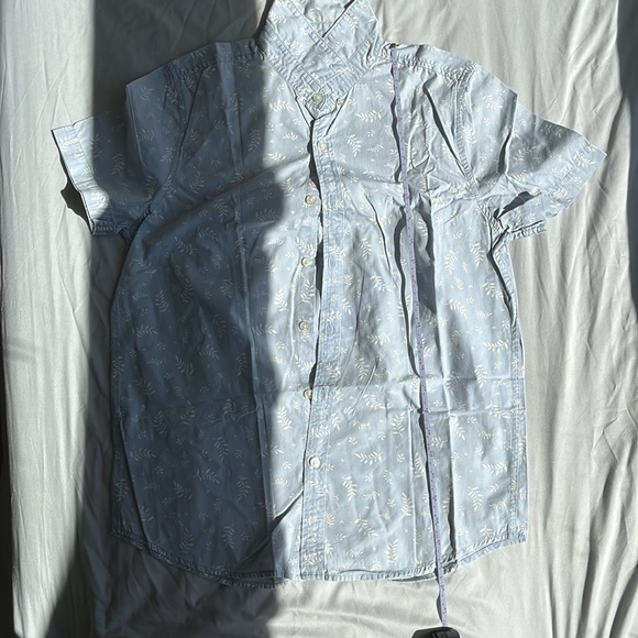 4 button down shirts - Picture 7 of 8